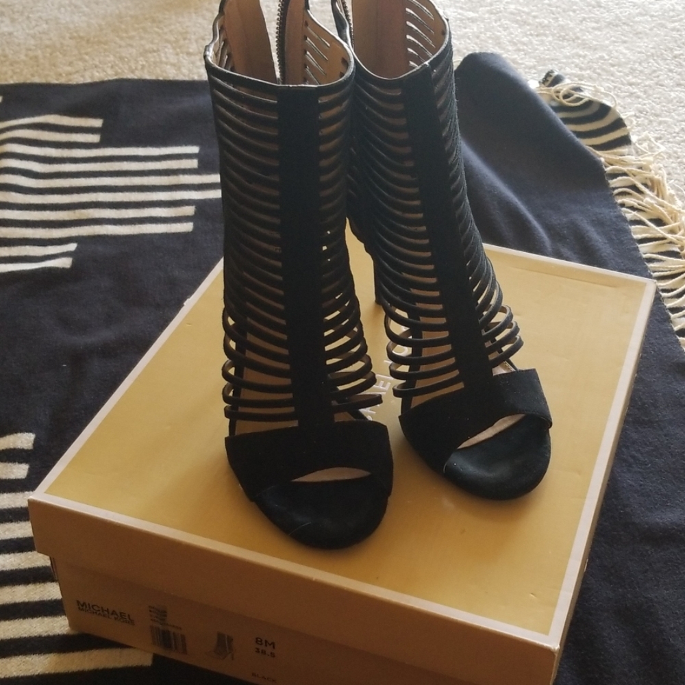 Michael Kors odelia bootie suede